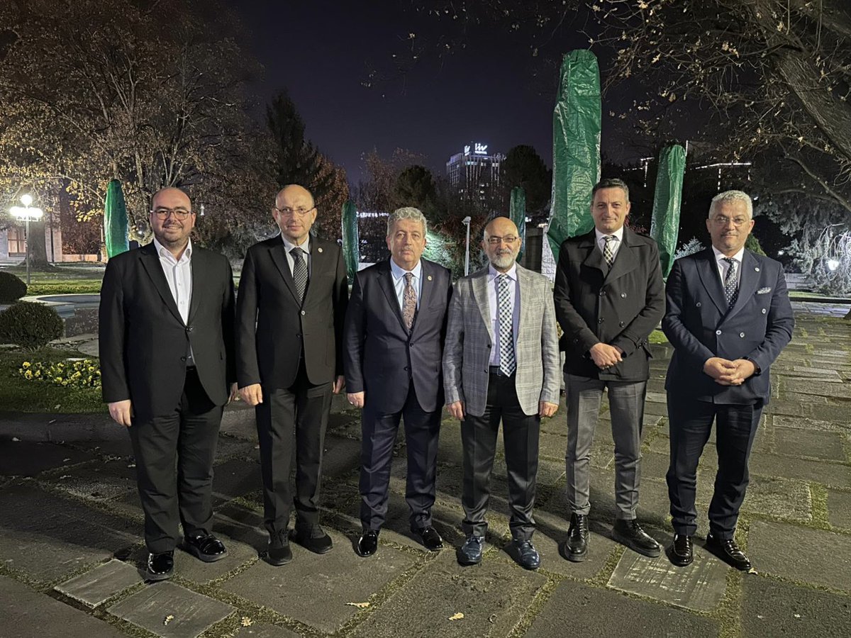 mustafa_yavuz16's tweet photo. Yoğun Genel Kurul çalışmalarına kısa bir mola…
Kayseri Milletvekillerimiz Sayın Bayar Özsoy , Murat Cahid Cıngı ve  Danışman arkadaşlarımız Ahmet Öztürk, Süleyman Furkan Dost ve Mithat Şimşek arkadaşlarımızla samimi, sıcak bir sohbet arası… https://t.co/b0Km88svuu