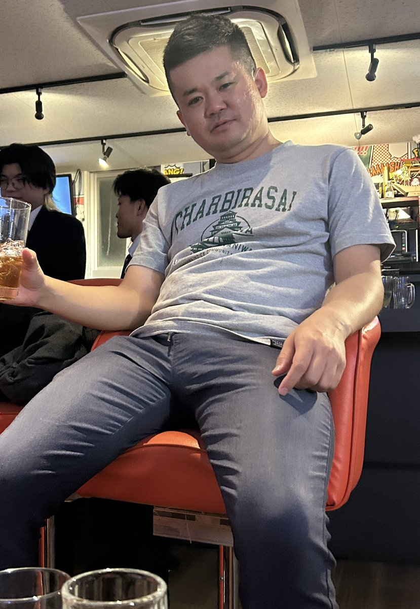 今年初の忘年会♪

社長の貫禄、さすがだ✨