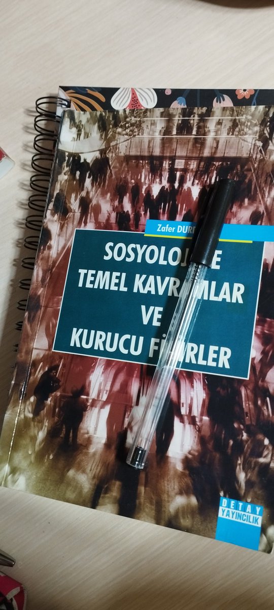 bir gün bir sokak röportajında keşfedilmeyi bekliyorum