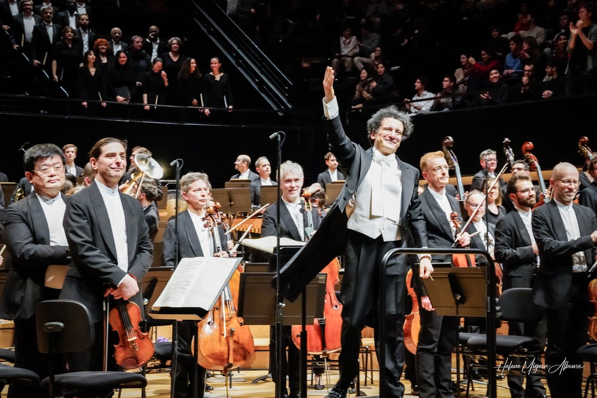 helene_mahln's tweet photo. 🎶 Bravo @OrchestreParis &amp; @ch_OrchParis conducted by #AlainAltinoglu, with @cellojuliahagen &amp; #LéoVermotDesroches
for this wonderful #concert at the @philharmonie !
🎼 Saint-Saëns
▪︎ Cello Concerto 1
🎼 Ravel
▪︎ Sémiramis
▪︎ Daphnis &amp; Chloé
📷 @helene_mahln - 2025 dec.17 https://t.co/IZBCqW2nca