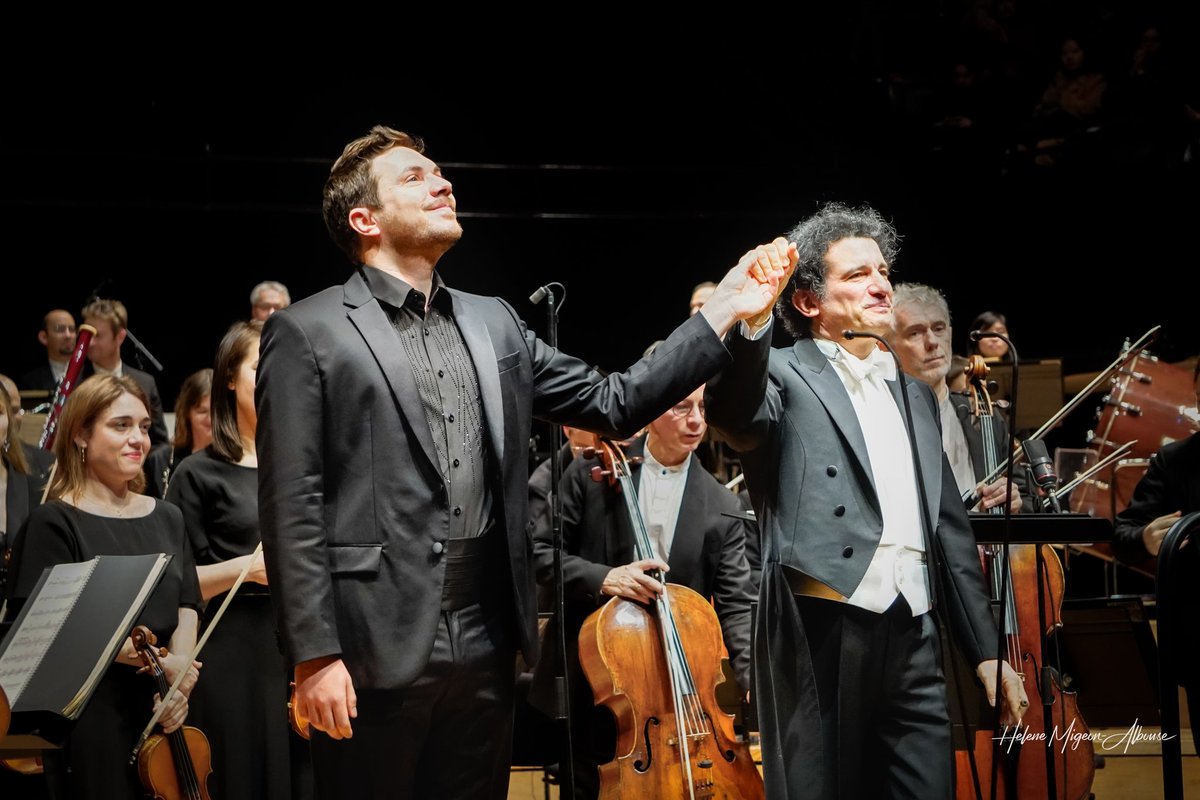 helene_mahln's tweet photo. 🎶 Bravo @OrchestreParis &amp; @ch_OrchParis conducted by #AlainAltinoglu, with @cellojuliahagen &amp; #LéoVermotDesroches
for this wonderful #concert at the @philharmonie !
🎼 Saint-Saëns
▪︎ Cello Concerto 1
🎼 Ravel
▪︎ Sémiramis
▪︎ Daphnis &amp; Chloé
📷 @helene_mahln - 2025 dec.17 https://t.co/IZBCqW2nca