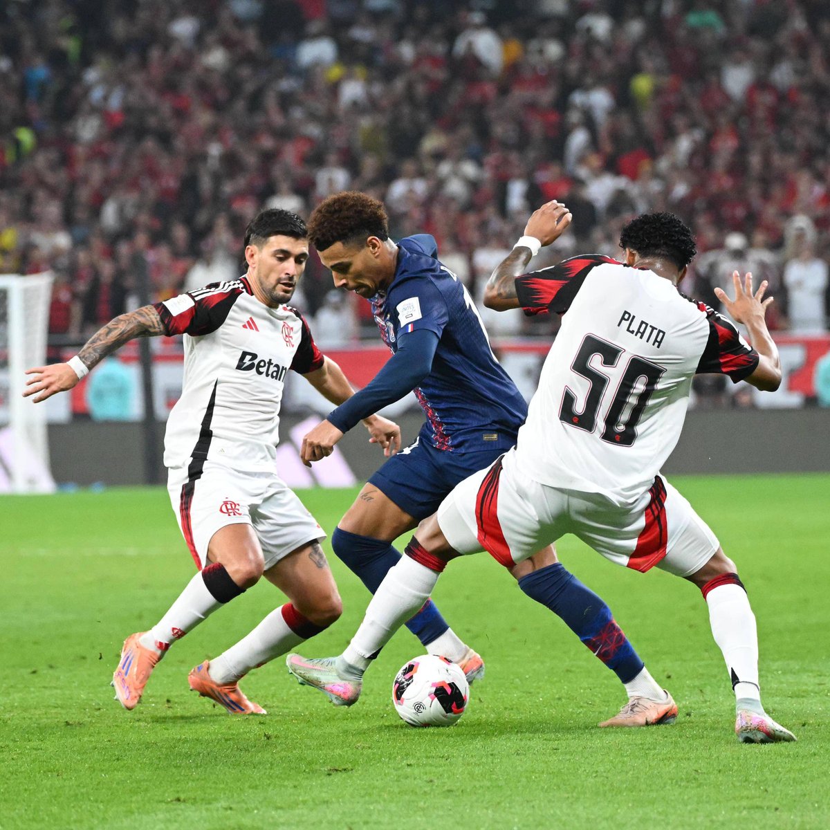 SofascoreBR's tweet photo. 🔎 Times brasileiros com mais posse de bola nas últimas 5 finais de Mundial:

51% - Flamengo (0-1 vs Liverpool)
46% - Fluminense (0-4 vs Manchester City)
38% - Flamengo (1-1 vs PSG)
36% - Grêmio (0-1 vs Real Madrid)
29% - Palmeiras (1-2 vs Chelsea) https://t.co/IXGE34dU42