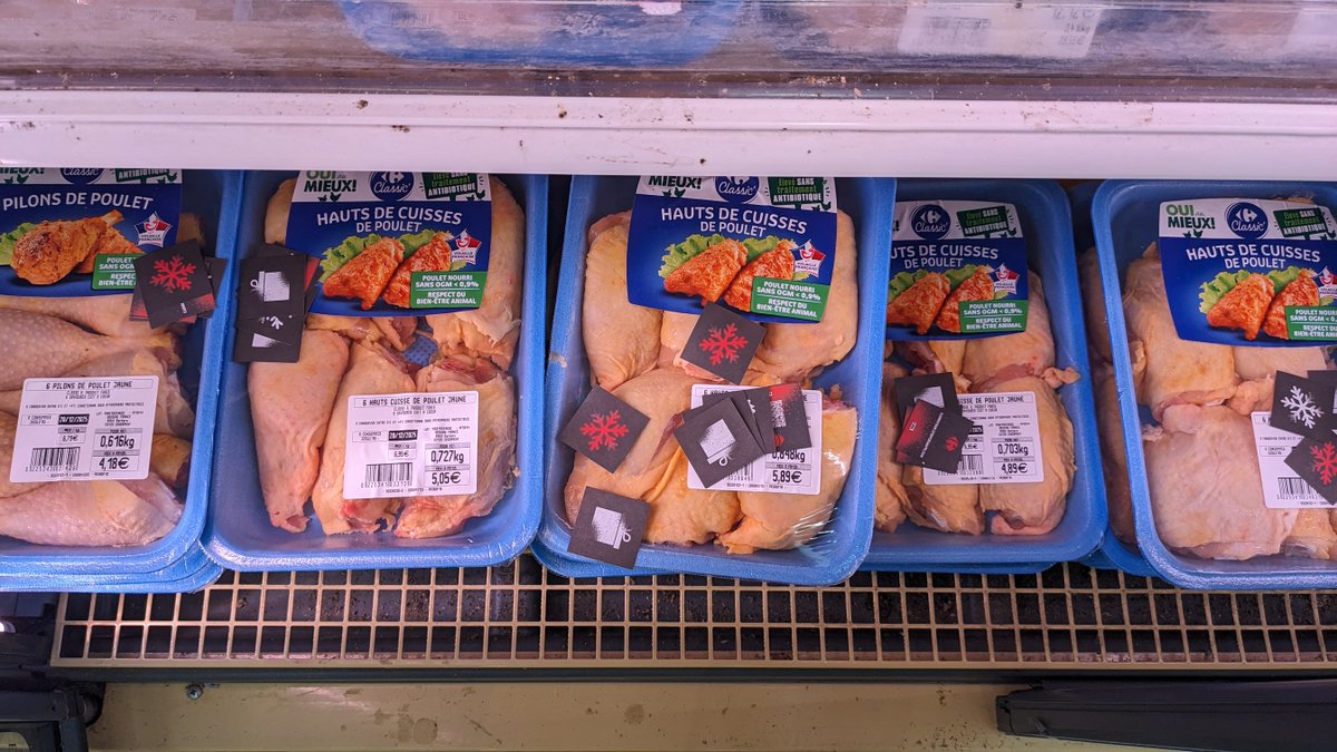 Quelques ❄observés dans les rayons <a href="/CarrefourFrance/">Carrefour</a> 
Cette enseigne a massivement recours à l’élevage intensif ; poulets, cochons, moutons, lapins y endurent de terribles souffrances 🤮
Carrefour doit s’engager à diminuer de 50% le nombre d’animaux tués‼️
l214.com/stop-cruaute/c…