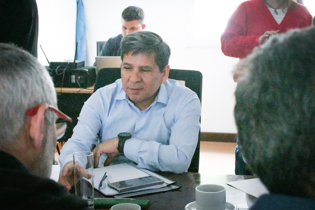 Reunidos en plenario de comisiones, escuchando la exposición que realiza el Directorio de Terra Ignis.

#tdf #hidrocaeburos #energía #desarrollo #proyectos #jcpinotdf