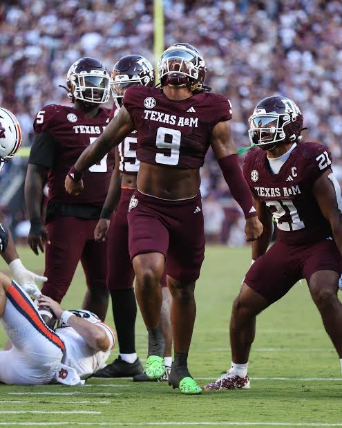 BREAKING: Texas A&amp;M star pass rusher Cashius Howell has officially become a unanimous All-American!!

He becomes one of very few players in college football to earn this tremendous accomplishment!
