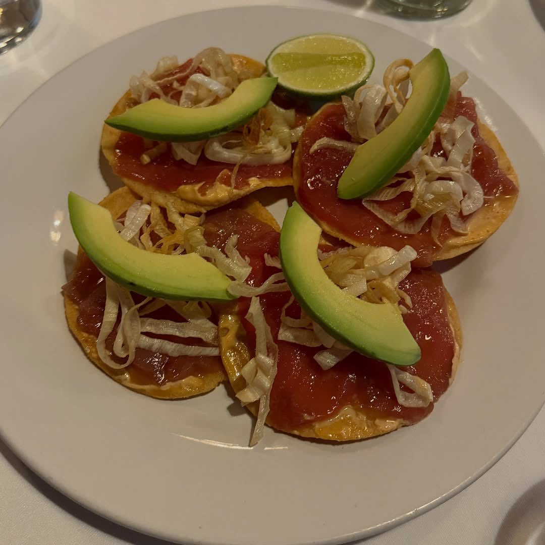 localhosttux's tweet image. Habiendo un chingo de comida rica, y le dan a Dua Lipa esto, se mamaron