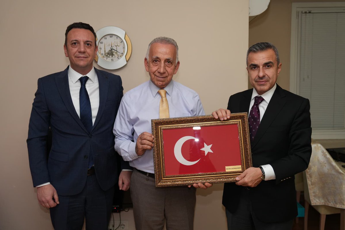 Kaymakamımız Sayın Abdullah Atakan Atasoy, #Ailemizİstanbul projemiz kapsamında, Kıbrıs Gazimiz Sayın Abdulkerim İrdam'ı mesai sonrasında ilgili kurum müdürlerimizle birlikte hanesinde ziyaret etti.
Kaymakamımız: “Kahraman gazilerimiz bizim her zaman övünç kaynağımız olmuştur”