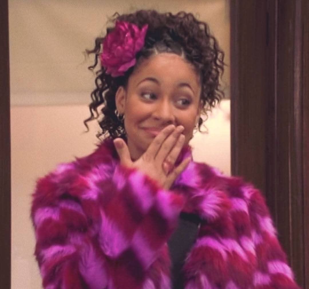 luvblessingz's tweet image. I feel like I’m shy and not shy at the same time, it’s weird.