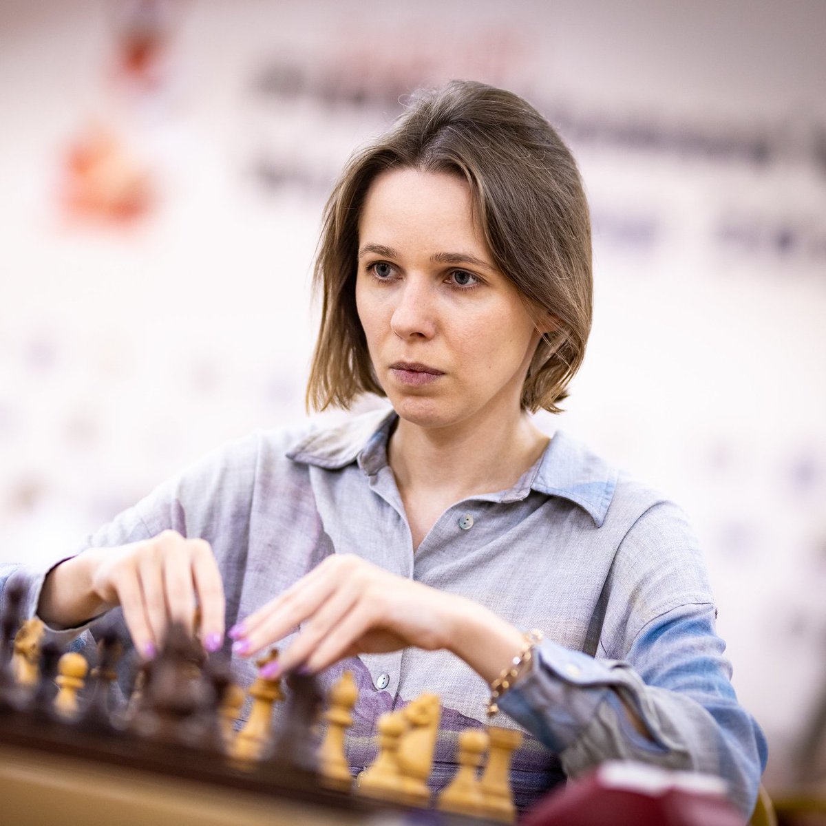 Congrats to Mariya Muzychuk on winning the rapid portion of the Ladies Cup in Austria! 🇺🇦🥳

She still needs to do well in the blitz tomorrow to have a shot at taking the overall tournament! 👀

lichess.org/broadcast/free…
📷: Anna Shtourman