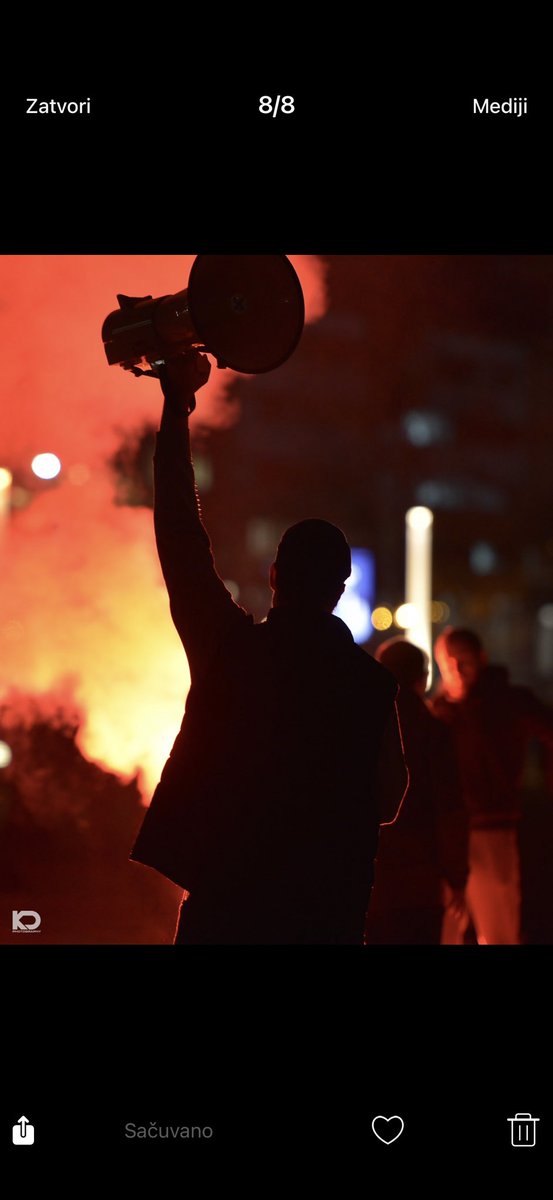 “Ja ću se vratiti, sve ću im naplatiti i gledaću kako im se svet ruši.
Držaću megafon u ruci.”
