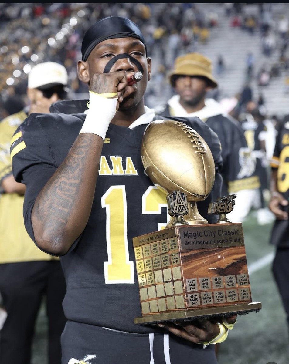 2026 6’4 DE Caleb Bell⭐️ tweet media