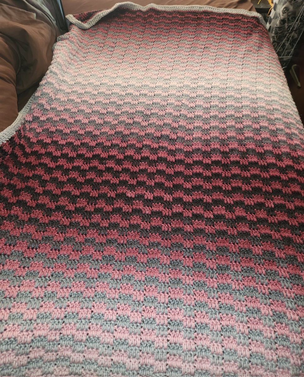 Optical Illusion blanket. This is my best make ever, drifting from charcoal/maroon to grey/pink and back. Approximately twin sized, squishy soft, and machine wash/dry. Available to ship. Make an offer 💚🧶🦝