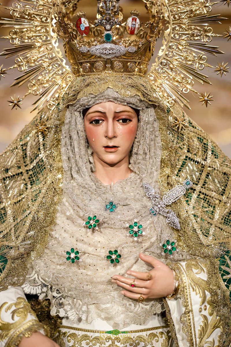 E S P E R A N Z A S 

<a href="/Hdad_Macarena/">Hermandad de la Macarena</a> <a href="/EspDeTriana/">Esperanza de Triana</a>