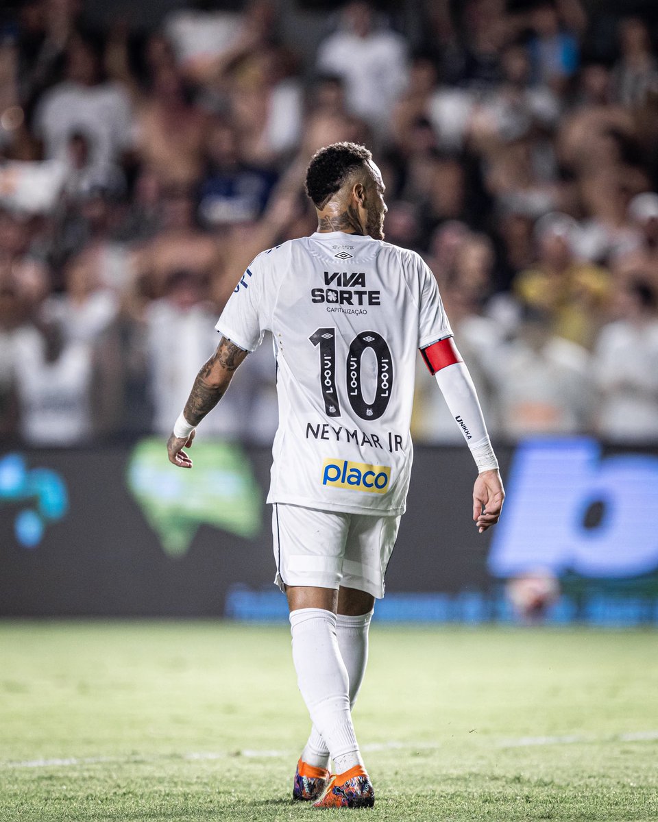 fla_infos's tweet photo. 🚨 URGENTE!

Flamengo tem interesse em Neymar Jr!

O Flamengo entrou na disputa pela contratação de Neymar Jr. O clube monitora a situação do craque, que está em negociações contratuais, e planeja oferecer um projeto focado em sua preparação para a Copa do Mundo de 2026.

A movimentação conta com o apoio de jogadores do atual elenco, que estariam pressionando por sua chegada. 

O objetivo do Flamengo é unir sua estrutura de elite ao talento do atacante para garantir que ele chegue ao Mundial em ótima forma, aproveitando também o enorme impacto comercial da negociação.

🗞️ @Ekremkonur 
📸 Reprodução