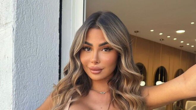 NewsTVReal's tweet image. "On va garder le porc, les crèches, les marchés de Noël, on va arrêter de se faire marcher dessus ?" 

Ad Laurent réagit aux propos polémiques de Maeva Ghennam, qui se plaignait de voir "du cochon partout" lors d’une visite dans un marché de Noël. 

L’influenceur défend les…