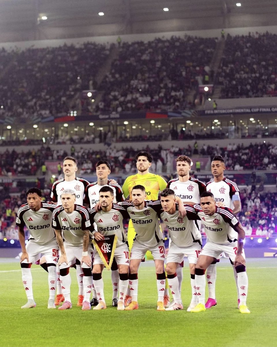 1rossiagustin's tweet photo. Cerramos un año maravilloso, con 6 títulos que reflejan todo el esfuerzo y el sacrificio que este año nos llevo.
Dejando la vida por esta camiseta, en cada partido hasta el último minuto.
Orgulloso y feliz de vivir un año inolvidable, que quedará para siempre en la memoria.
Gracias a todos por el apoyo durante todo el año, en cualquier parte del mundo.
Ahora a descansar y volver más fuertes que nunca el próximo año, para seguir peleando y manteniendo a Flamengo en lo más alto. 🔴⚫️🔥
Agustin Rossi . Via instagram.