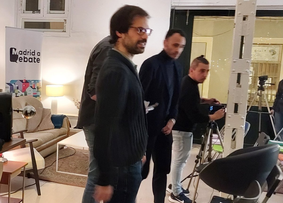 soci_manoteras's tweet image. Ayer participamos desde @CoordinadoraHTZ con
@FRAVM
@AVVerdeImperial
@VecinasCornisa
@StopF1madrid
@_somosmadrid
en el encuentro propuesto por
@MadridADebate
sobre las dificultades, estrategias, procesos y logros por los que caminamos las entidades ciudadanas
#SomosBiendeBarrio👇🏾