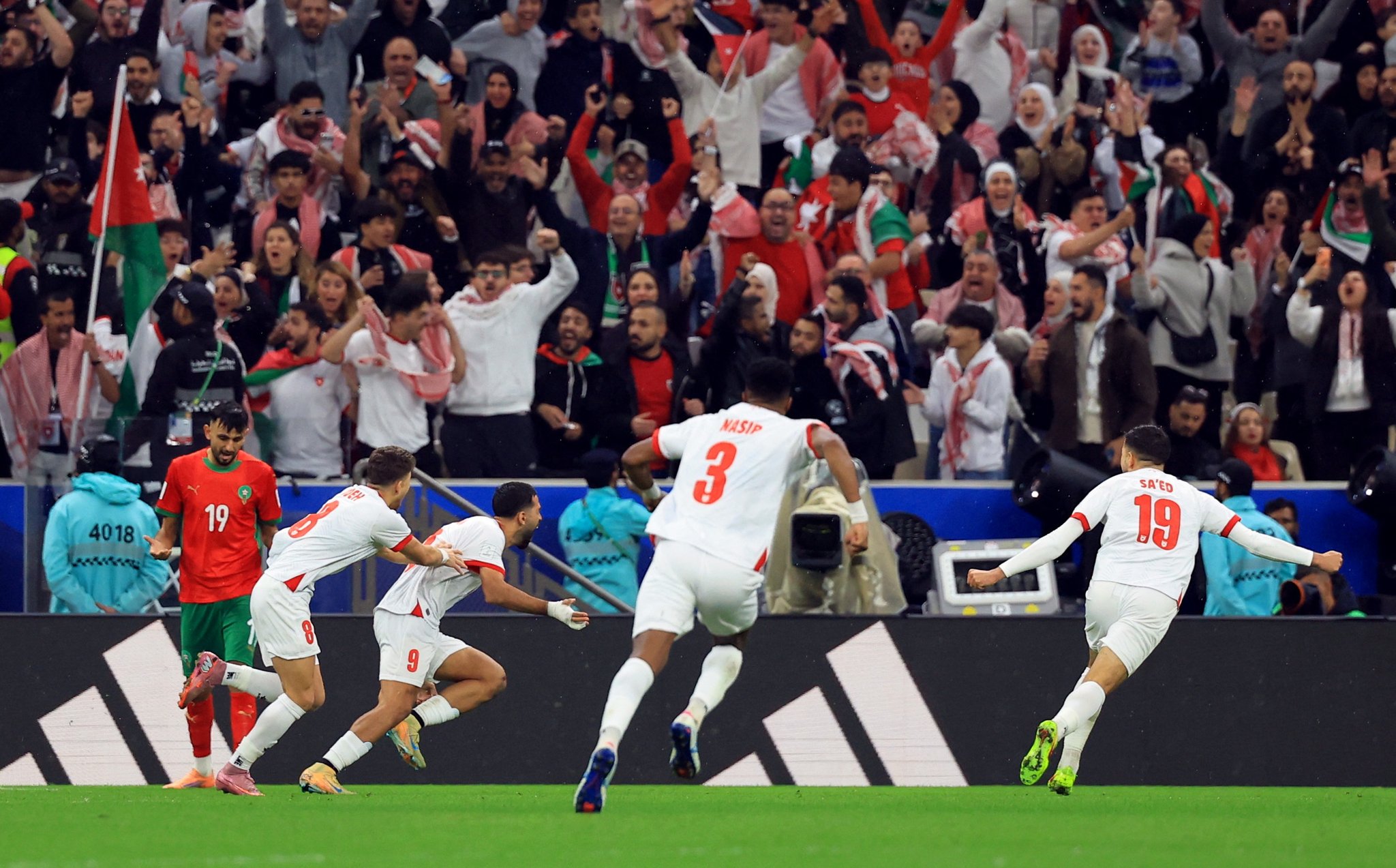 الأردن يتقدم على "أسود الأطلس" من ركلة جزاء بقدم علي علوان. المغرب 1-2 الأردن #الأردن_المغرب 