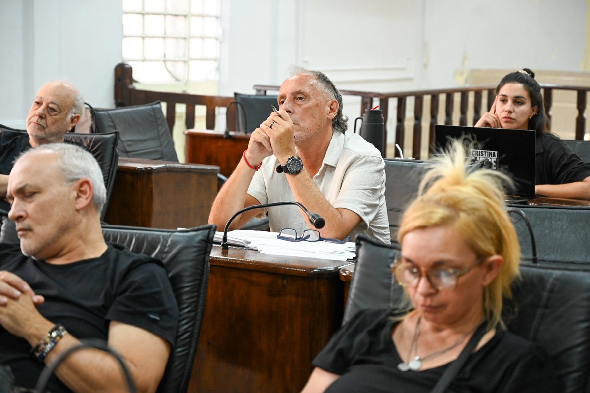 En el <a href="/hcdlanus/">HCD Lanús</a> mantuvimos un encuentro de trabajo junto a la subsecretaria de Fiscalización y Control Comunal de <a href="/lanusmunicipio/">Lanús Gobierno</a>, Ana Belén Delgado, donde trabajamos en conjunto el proyecto del nuevo Código de habilitaciones del distrito, presentado en el HCD.