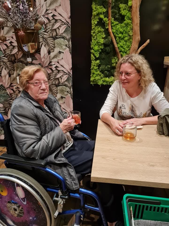 AnitaPeeters's tweet photo. @josephiensierag #Foto_Adventskalender #Dag18
#Herinnering aan mijn #mama wat hebben wij mooie momenten gedeeld!!! #loveyatothemoonandbeyond #missya #missus 🙏🍀🤍🩷❤️ 18-10-1930 ♡ - 31-12-2024 ☆ https://t.co/XfTfVUjbon