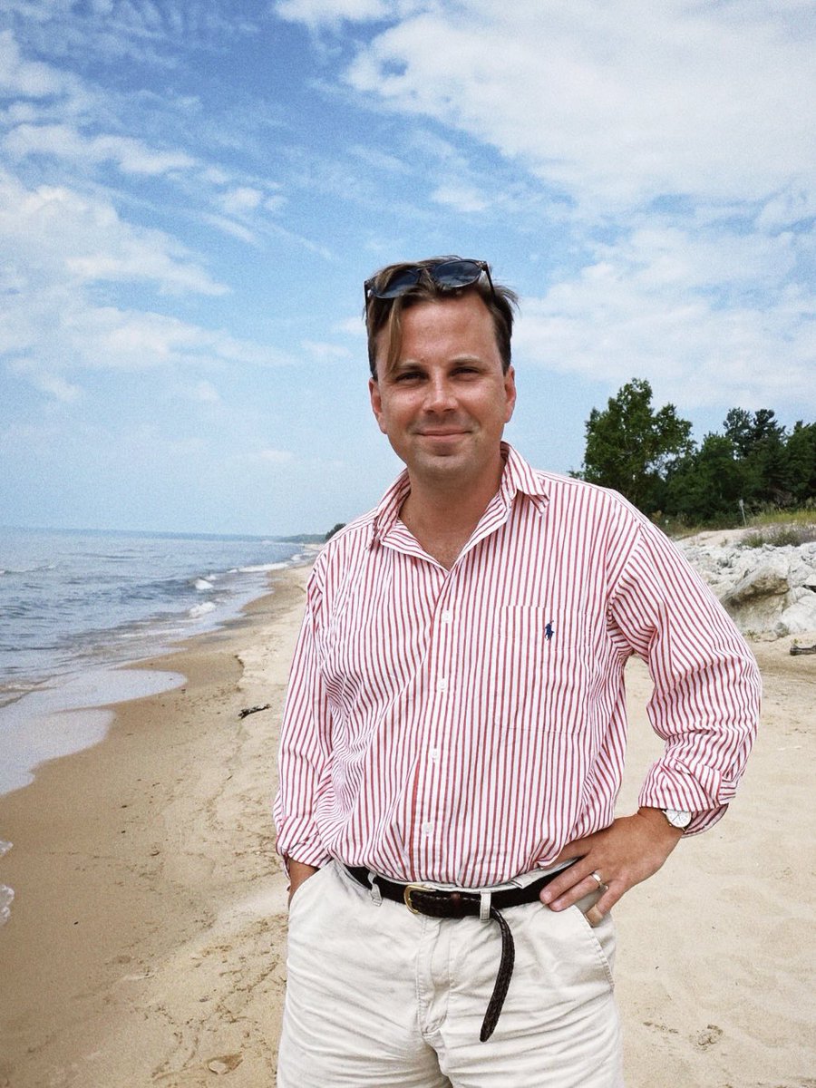 NecktieSalvage's tweet image. Something I always tell people, and something that is important to remember, is that dressing well doesn't necessarily mean dressing (more) formally. 

It can mean dressing more formally, but it can also mean dressing with intention. Not every day is a formal day. 

I, for…