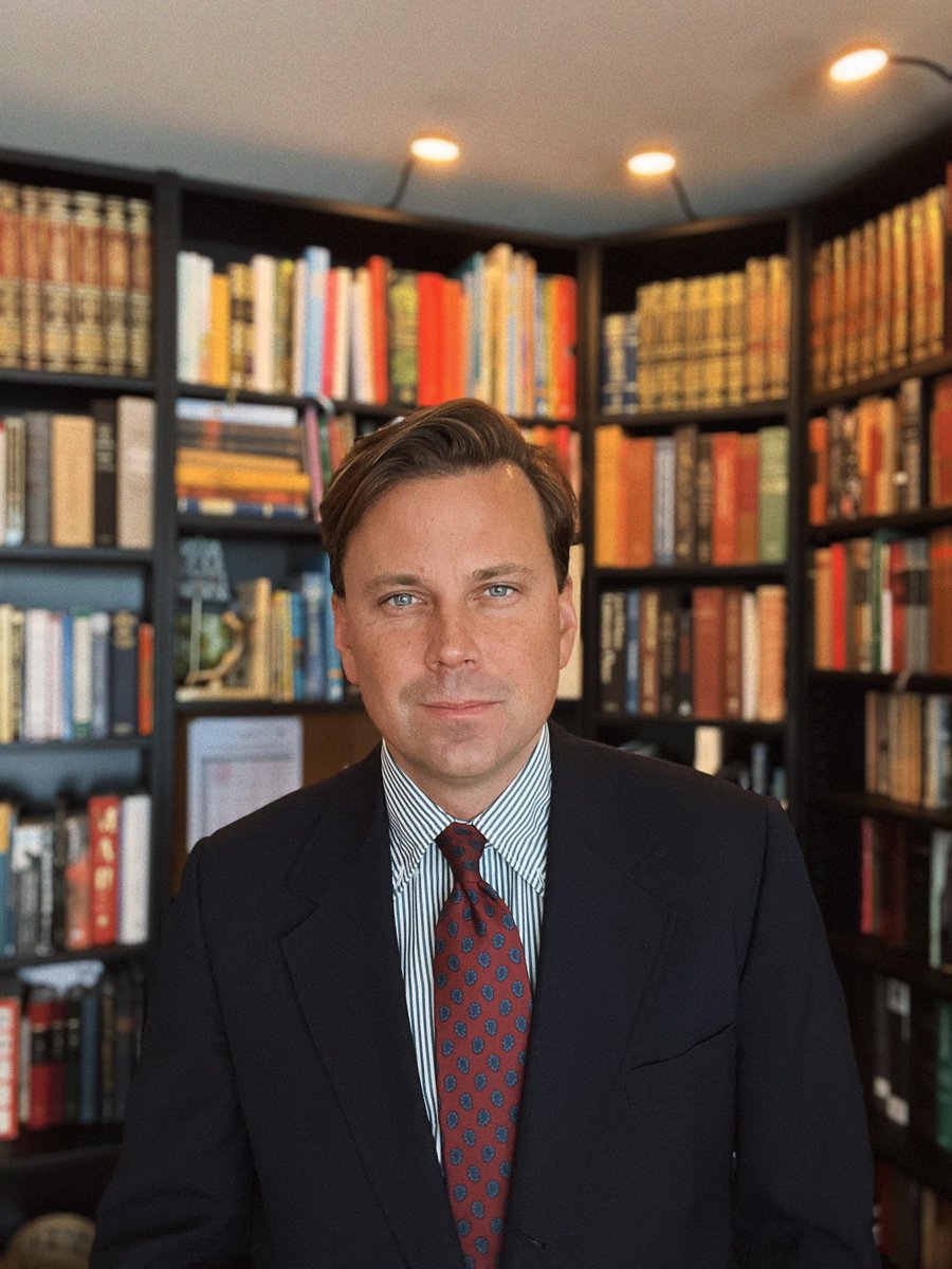 NecktieSalvage's tweet image. Something I always tell people, and something that is important to remember, is that dressing well doesn't necessarily mean dressing (more) formally. 

It can mean dressing more formally, but it can also mean dressing with intention. Not every day is a formal day. 

I, for…