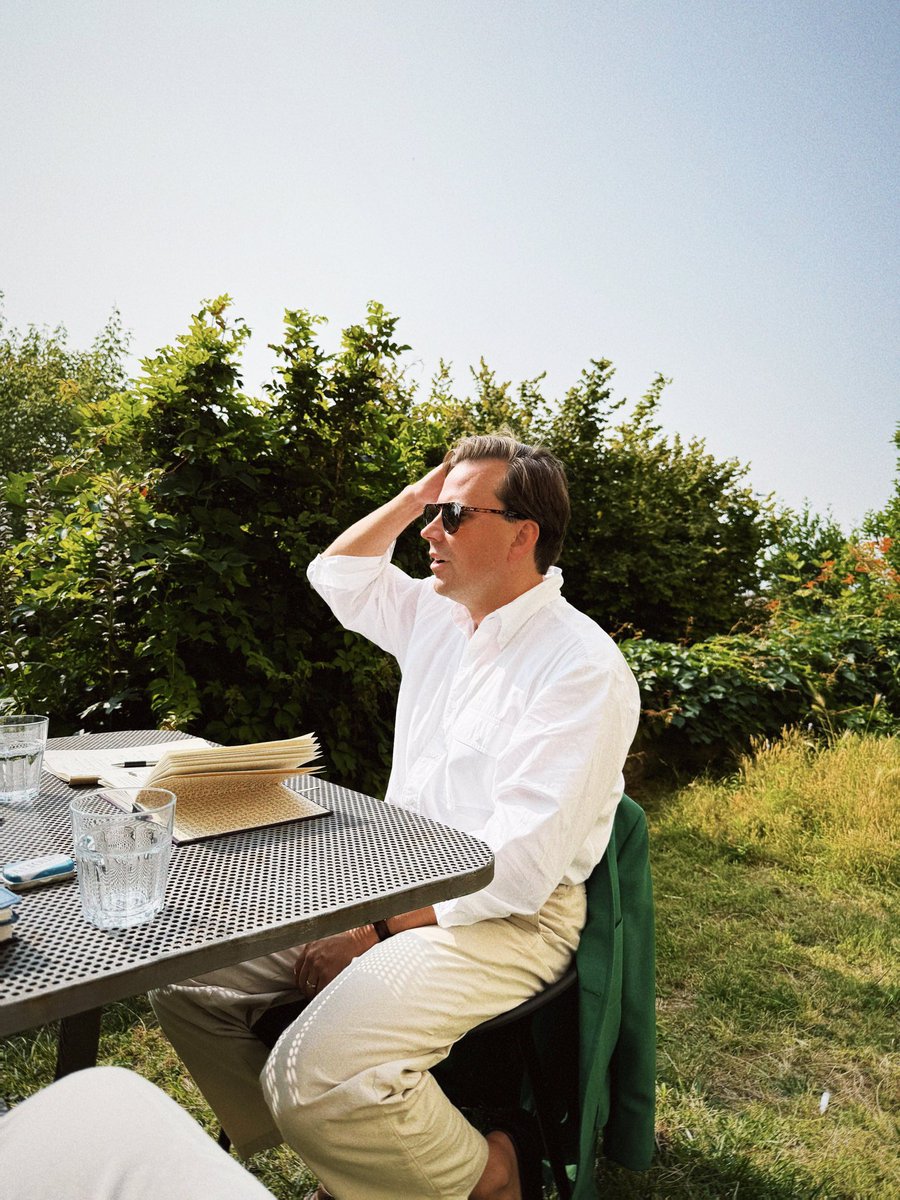 NecktieSalvage's tweet image. Something I always tell people, and something that is important to remember, is that dressing well doesn't necessarily mean dressing (more) formally. 

It can mean dressing more formally, but it can also mean dressing with intention. Not every day is a formal day. 

I, for…