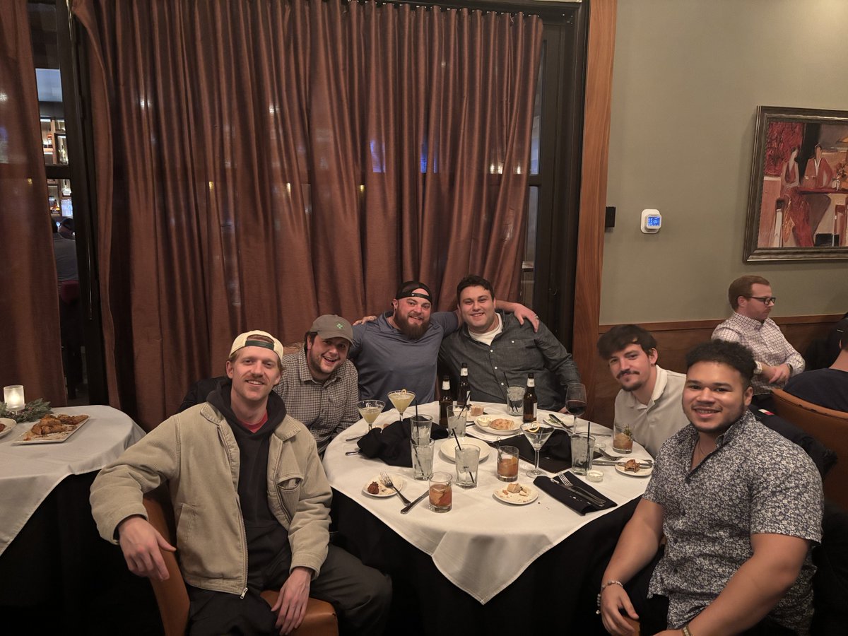 PSP_Sports's tweet photo. Our Indianapolis and Houston offices celebrating the holidays with a nice dinner! 🍽️🍾
#pspsports https://t.co/7VvGTObfsL