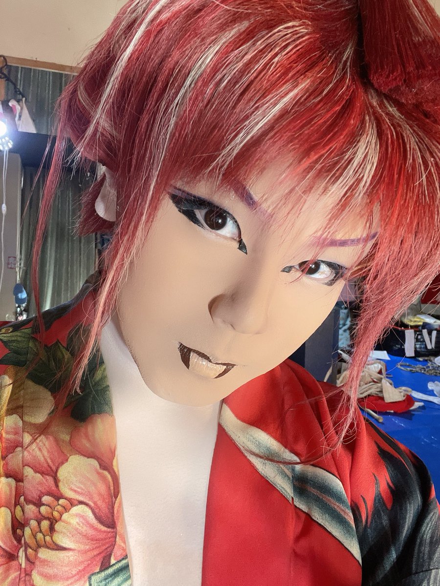 #虎白
#カムイ龍虎
 日にち変わりまして今日は弟子である虎白の誕生日公演です！
本人が一生懸命考えたお芝居、そして舞踊と頑張りますので是非1人でも多くのお客様昼でも夜でも構いません観に来てください！！✨
よろしくお願いします✨
しかも初めて虎白と2人相舞踊します🪭
必見ですよ😳