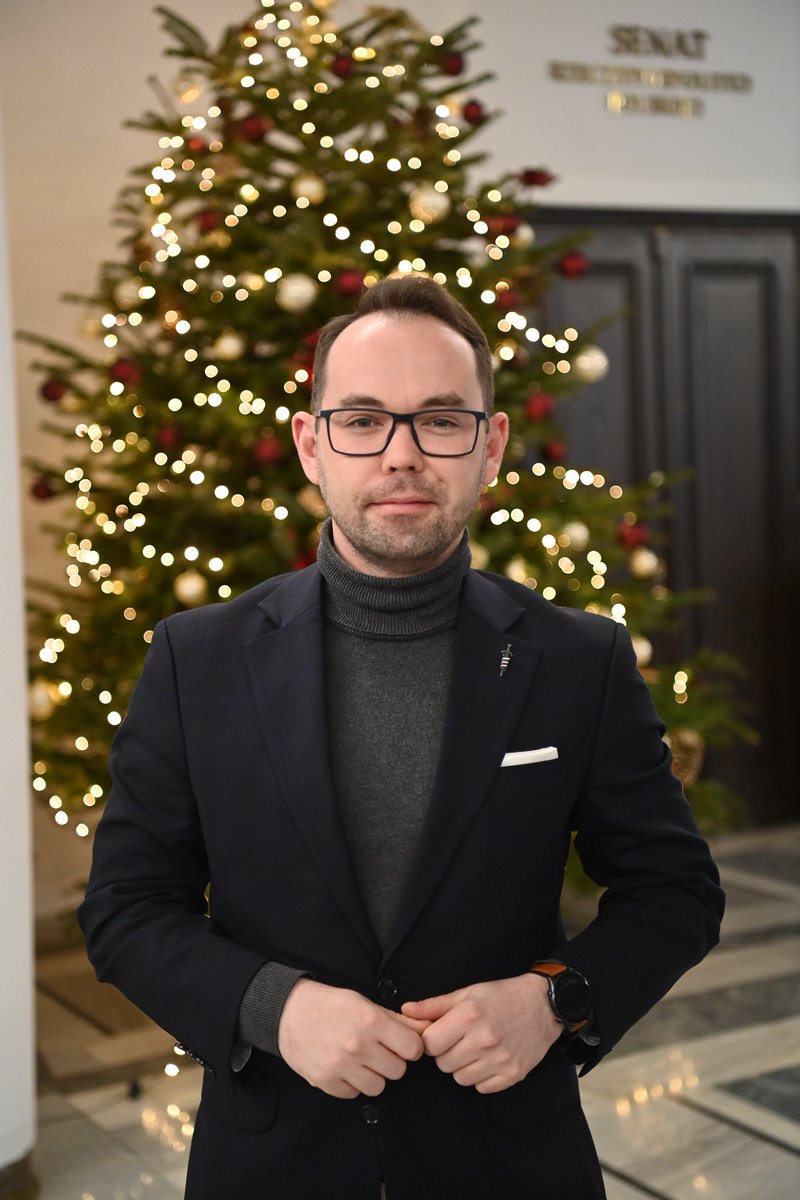 Pozdrawiam z ostatniego w tym roku posiedzenia Sejmu! 

W gmachu parlamentu jest już jak widać przedświąteczna atmosfera.