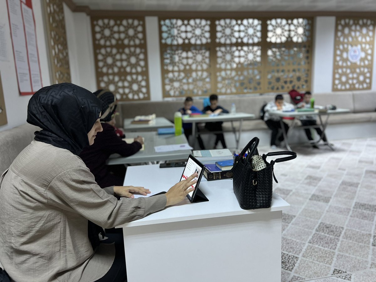 7-10 yaş Kur’an Kursu öğrencilerimize “Akran Zorbalığı” karşısında yapılması gerekenler ve alınması gereken önlemler üzerine Sümeyye Bolat hocamız tarafından sohbet gerçekleştirildi.