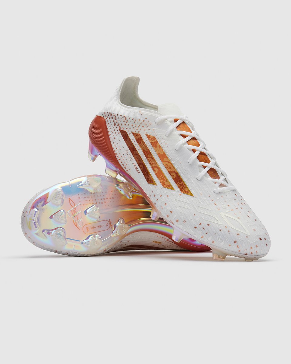 🔗 brnw.ch/21wYsMA

Von den Straßen Nagrigs bis in die Geschichtsbücher der Premier League – Mo Salahs Vermächtnis wird für immer in Stein gemeißelt bleiben. Hol dir dein Paar jetzt bei Pro:Direct Soccer.