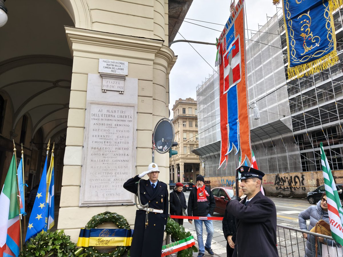 UilPiemonte's tweet image. Oggi la UIL Piemonte ha partecipato a due cerimonie commemorative nella nostra città: a Porta Susa per il 103° anniversario della Strage di Torino del 18 dicembre 1922 e, in via Genova, per ricordare le tre vittime sul lavoro per il crollo di una gru, avvenuto il 18 dicembre 2021