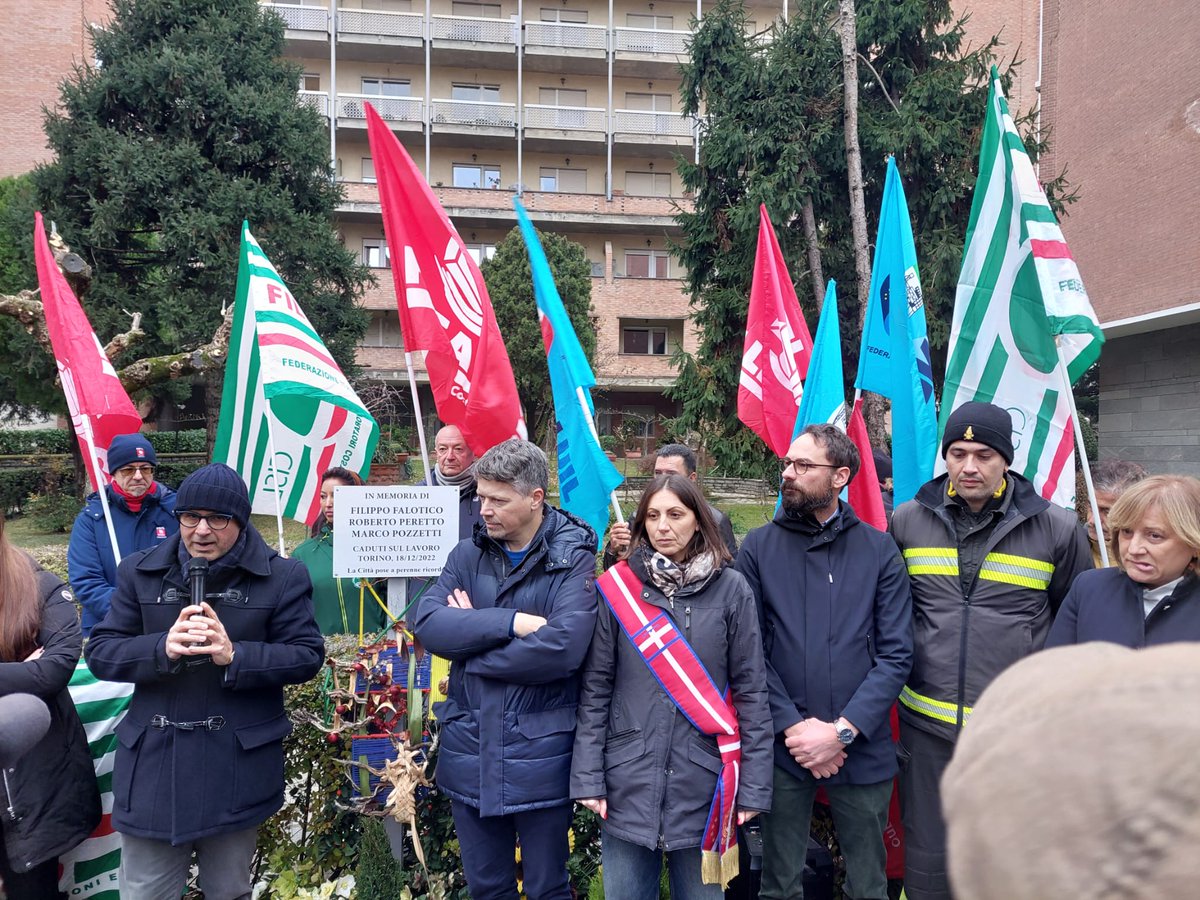 UilPiemonte's tweet image. Oggi la UIL Piemonte ha partecipato a due cerimonie commemorative nella nostra città: a Porta Susa per il 103° anniversario della Strage di Torino del 18 dicembre 1922 e, in via Genova, per ricordare le tre vittime sul lavoro per il crollo di una gru, avvenuto il 18 dicembre 2021