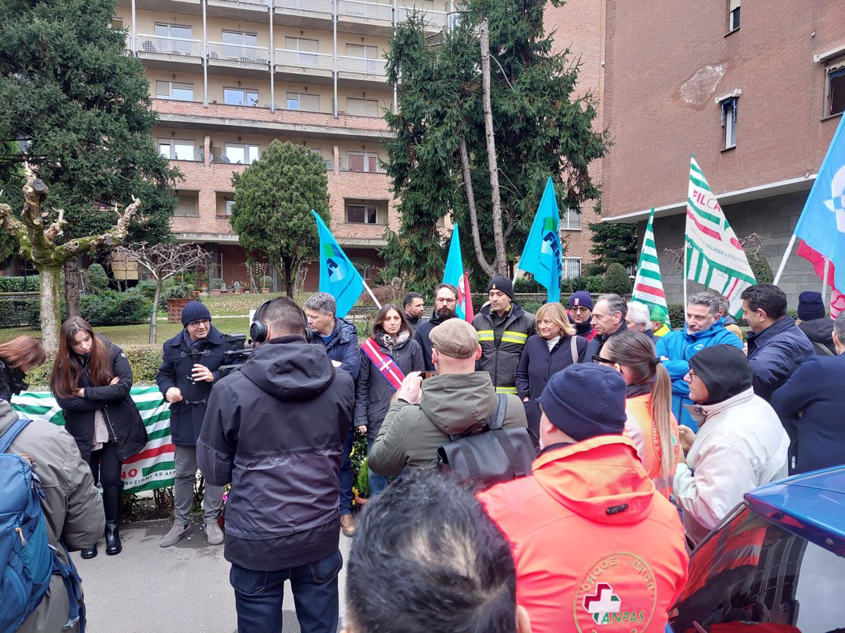 UilPiemonte's tweet image. Oggi la UIL Piemonte ha partecipato a due cerimonie commemorative nella nostra città: a Porta Susa per il 103° anniversario della Strage di Torino del 18 dicembre 1922 e, in via Genova, per ricordare le tre vittime sul lavoro per il crollo di una gru, avvenuto il 18 dicembre 2021