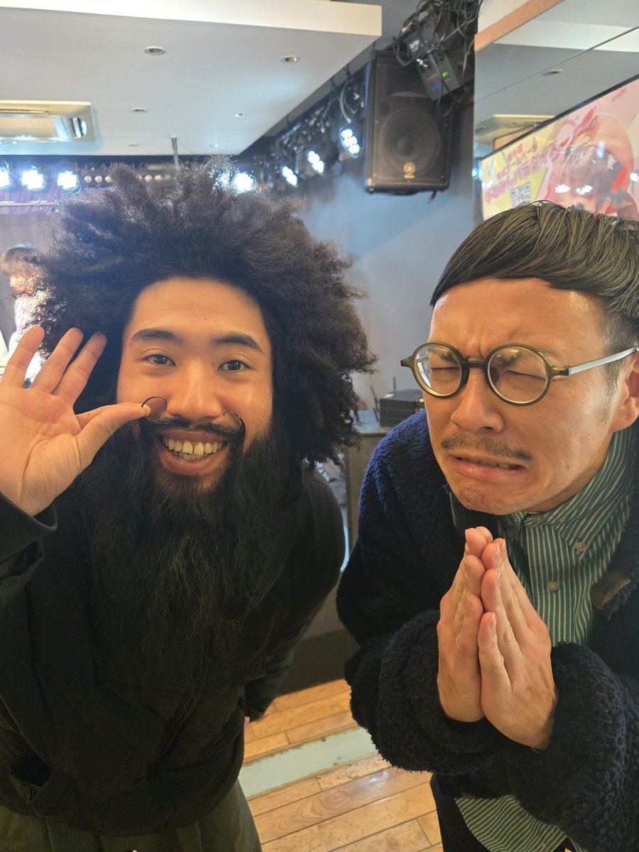 gainenkutugaesu's tweet photo. 【HERO?】でした。ありがとうございました。フリーバード主催ライブに華を添えるべくネタさせていただきました。結成間もないのにしっかりとネタ3本やっていてさすがでしたね。ただ3本やったせいで椿坂君の声がガサガサになってました。ゲスト勢も太田プロ芸人ばかりでまるで事務所ライブのようでした https://t.co/PEmZ3mzDYz