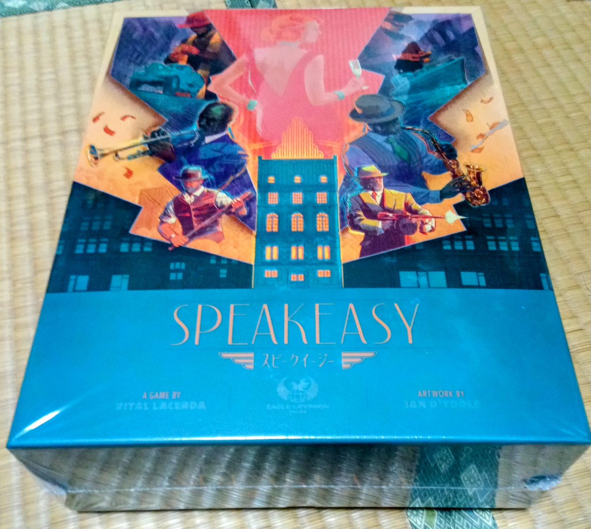 #ボードゲーム
スピークイージー
我が家にも着弾！
デカいし重いしで、段ボールから
出すのにも一苦労💦
さて、今夜の内にスリーブ入れだけでもやっとくかな〜♪