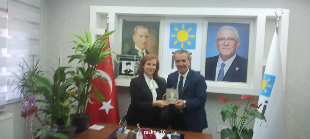 iyipartiyenimah's tweet photo. AVAZ Başkanı Sn.Şerafettin Deniz ve yönetimi,ilçe başkanlığımızı ziyaret etti.Karşılıklı fikir alışverişiyle geçen samimi buluşma için kendilerine teşekkür ederiz.Birlikte üretmeye ve paylaşmaya devam edeceğiz.
@MDervisogluTR
@YenerYILDIRIM06
@SevgiYALAV06
#Avaz
#iyiparti https://t.co/B7CV65DukC