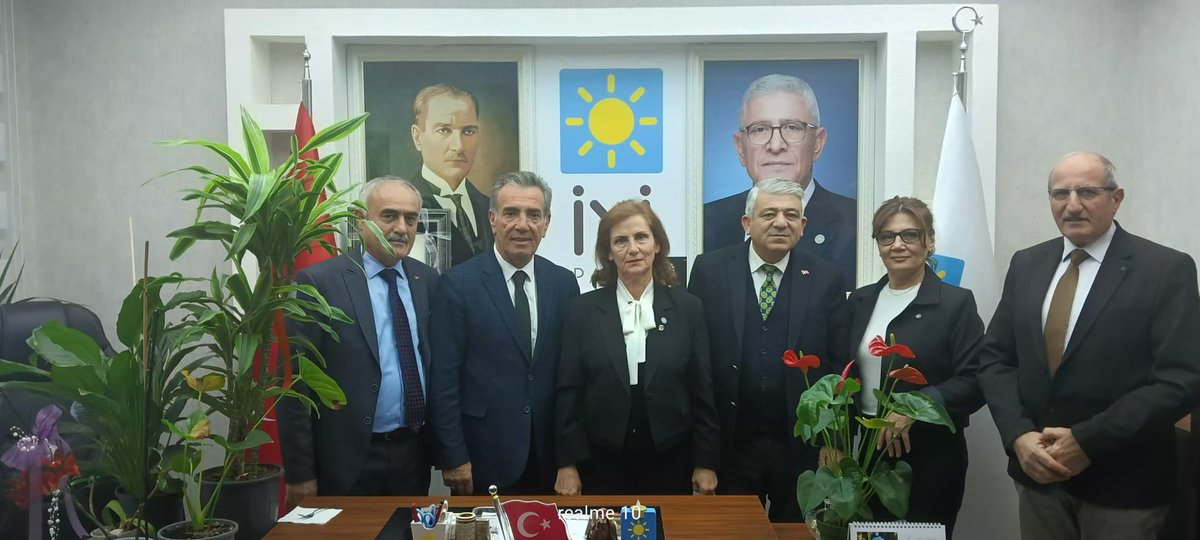 iyipartiyenimah's tweet photo. AVAZ Başkanı Sn.Şerafettin Deniz ve yönetimi,ilçe başkanlığımızı ziyaret etti.Karşılıklı fikir alışverişiyle geçen samimi buluşma için kendilerine teşekkür ederiz.Birlikte üretmeye ve paylaşmaya devam edeceğiz.
@MDervisogluTR
@YenerYILDIRIM06
@SevgiYALAV06
#Avaz
#iyiparti https://t.co/B7CV65DukC