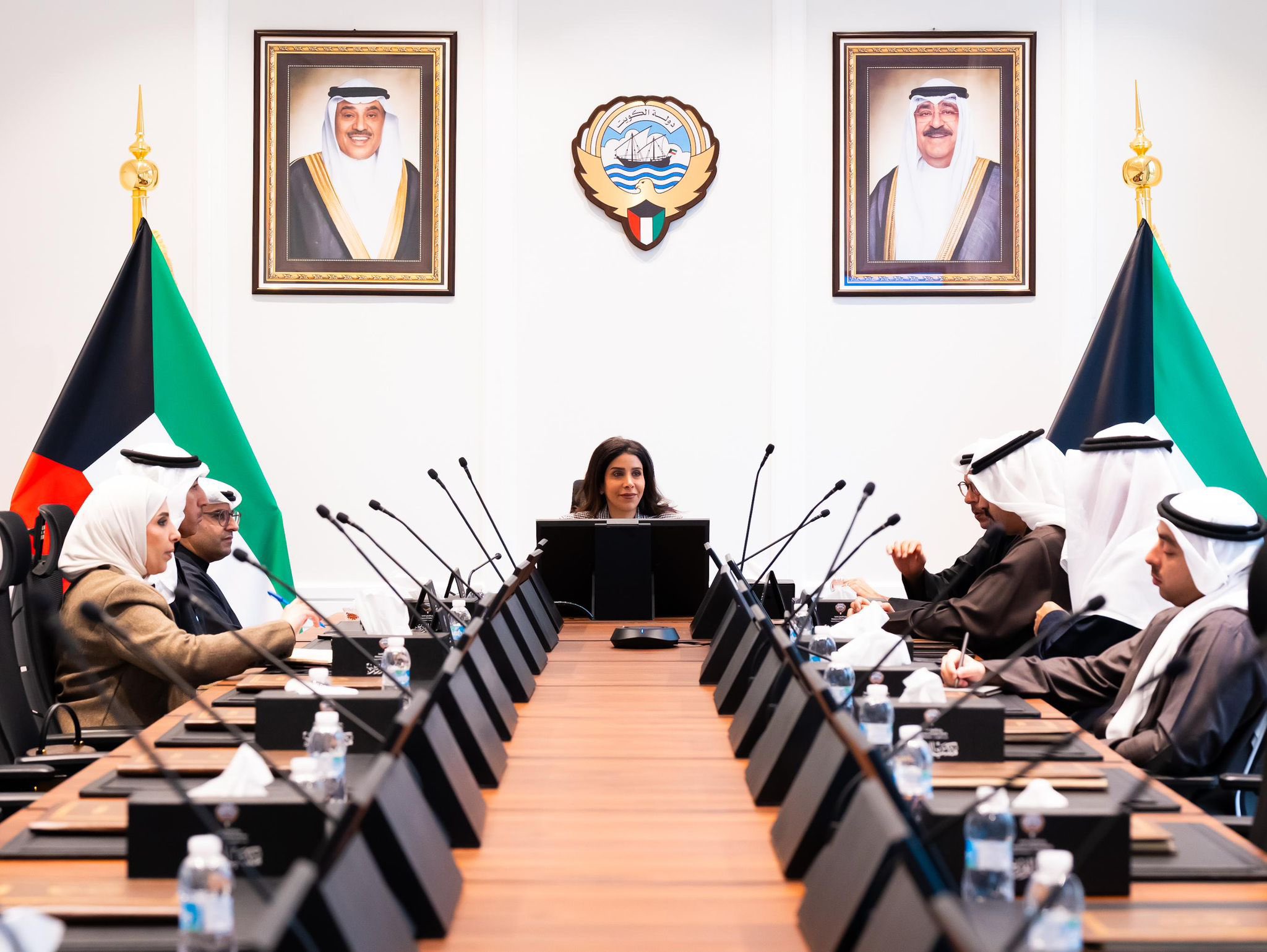 وزير (الأشغال) د.نورة المشعان: توقيع العقد التنفيذي لاستكمال مشروع ميناء (مبارك الكبير) سيتم الأسبوع المقبل برعاية وحضور سمو الشيخ أحمد عبدالله الأحمد الصباح رئيس مجلس الوزراء - عقب ترؤسها الاجتماع الـ39 للجنة الوزارية لمتابعة تنفيذ المشاريع الكبرى في البلاد - أكدت أن الإنجازات الوطنية المحققة ضمن المسيرة التنموية الشاملة للبلاد تمضي بخطى متسارعة وثبات إلى مستقبل واعد في ظل التوجيهات السامية من لدن القيادة السياسية الحكيمة 