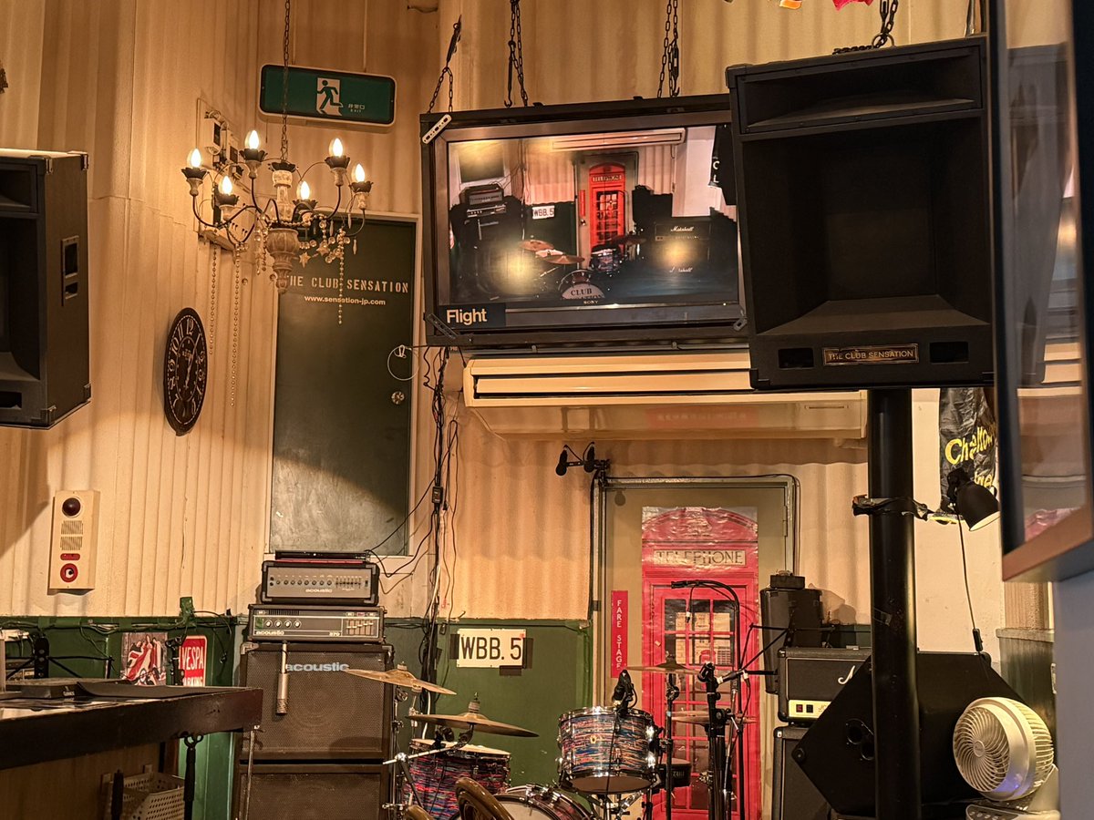 tsubomi_psy's tweet image. 今年、何回ここに来ただろう…
何回、大好きな歌声を聴いただろう…
そんかことを考えながら飲むギネス。一年があっというまで大好きな人・音楽・場所に恵まれた。そしてFever Fever Feverが流れてVVVナンバーが流れる。Delphy最高！

#VVV
#Josh
#Delphy
#SafariFever
#DJ