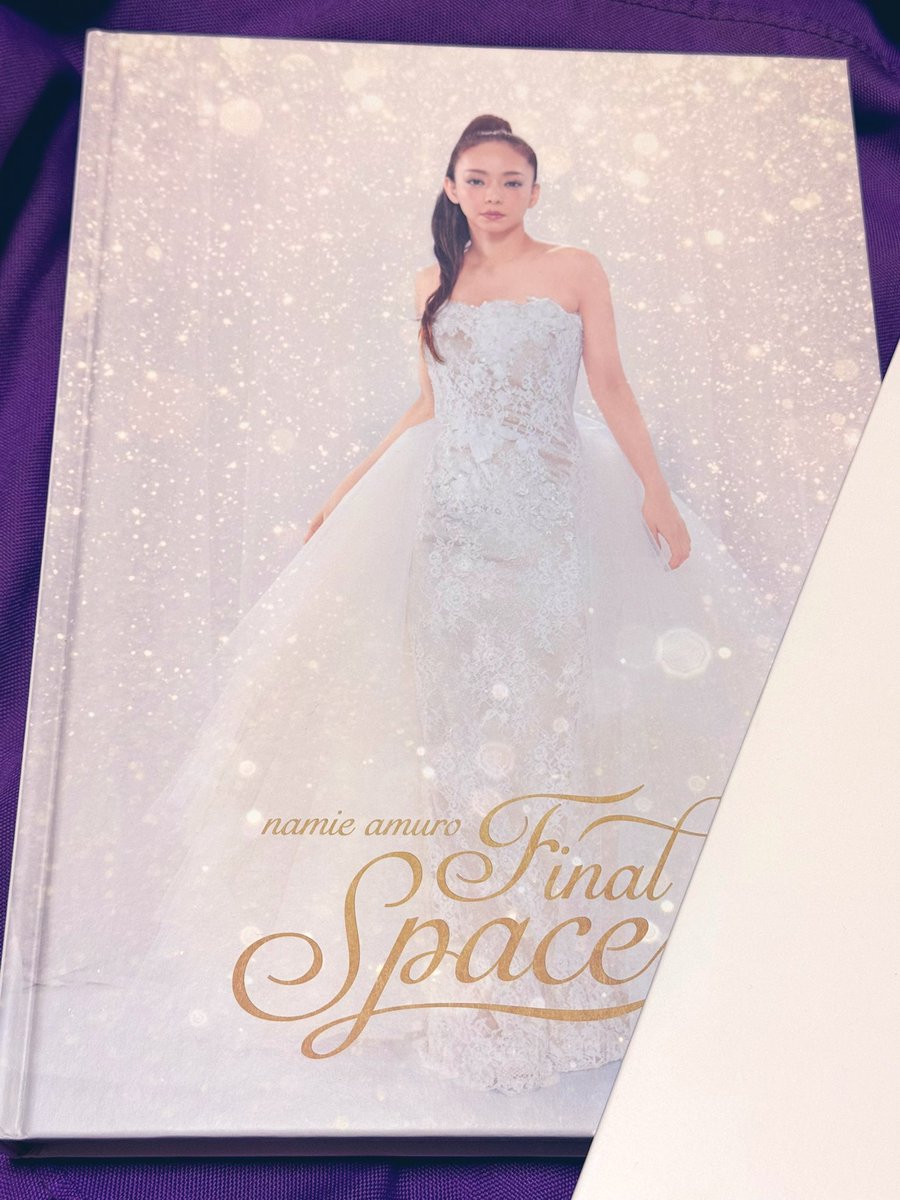 Final Spaceの写真集買った ブックオフで500円！お得♪ しかし重い