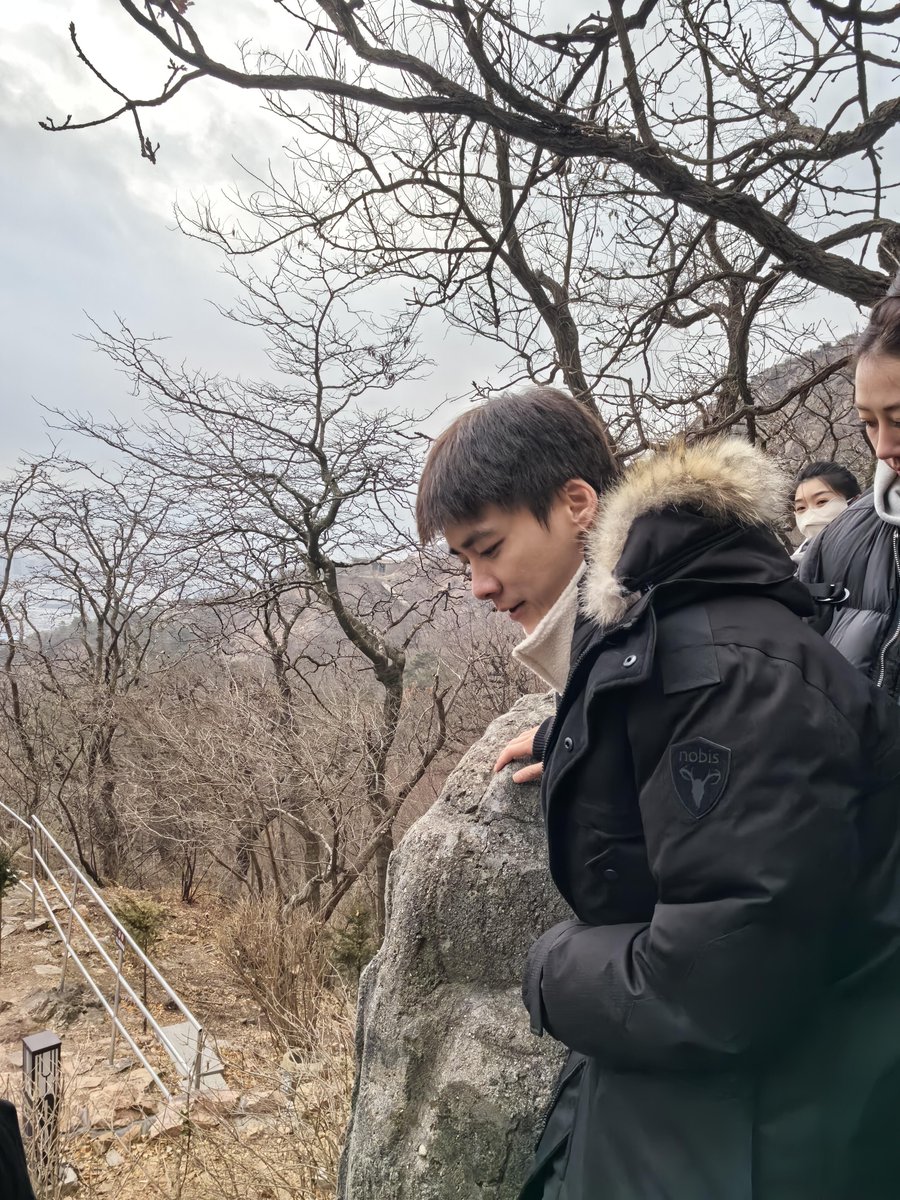 VZArgentina's tweet photo. WEIBO UPDATE 18.DEC.2025 Girls, today our prince visited the Dagushan Temple in Dangdong to give thanks and pray for his new projects!!!! #Liyifeng #lýdịchphong #evanyifenglee #หลี่อี้เฟิง #liyifengNews #verobeevz #argentina #WEIBO #visittemple #fengfeng https://t.co/nwmAzzXHNO