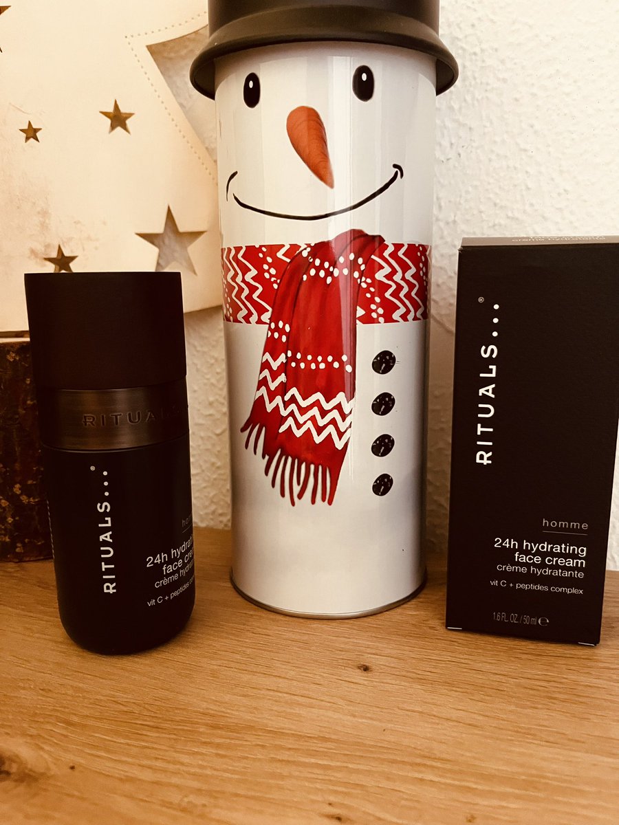 moradz2018's tweet photo. Test : RITUALS 
HOMME 
24h hydrating face cream
Crème hydratante 
vit C + peptides complex 50ml
@Influenster @Ritualscosmetic #influenster #ritualscosmetics #creme #hydrating #peptides #VitC #produitoffert #test #testeur #ambassadeur https://t.co/LQK4tCS7Ui