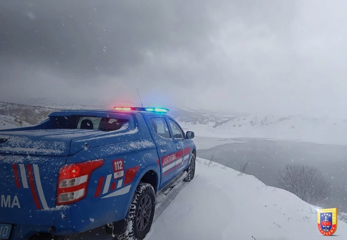 Soğuk havalarda içimizi ısıtan tek şey, milletimizin huzurudur.🚔❄️🇹🇷

📍Tokat

#Jandarma
#JandarmaAsayiş