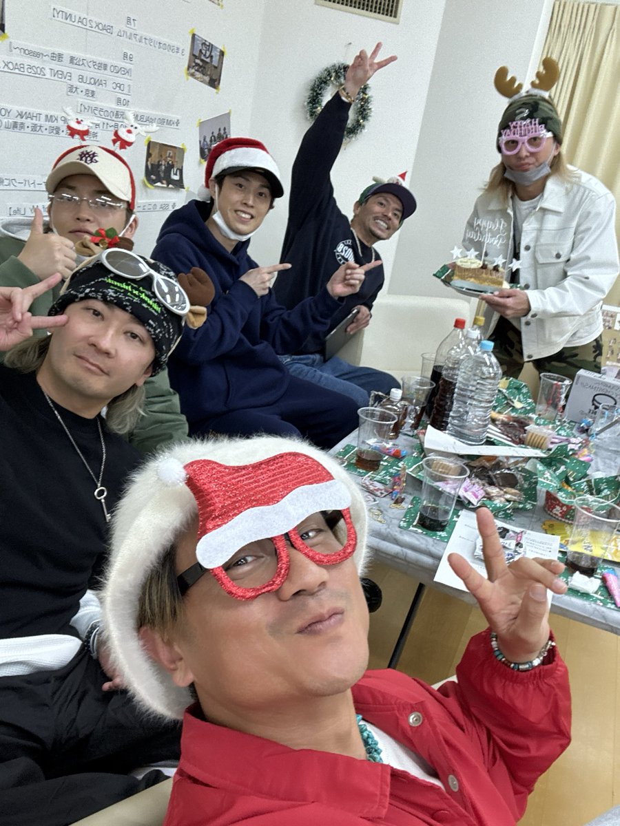 dapump_kimi_peh's tweet photo. ファンクラブ生配信✨
お付き合いありがとうございました🙌

今日12月18日はデビュー日‼️

18年目も宜しくお願い致します🥹

いつも沢山のご声援をありがとうございます🎉😊

#DAPUMP
#DPC https://t.co/3PZm5nbMYm