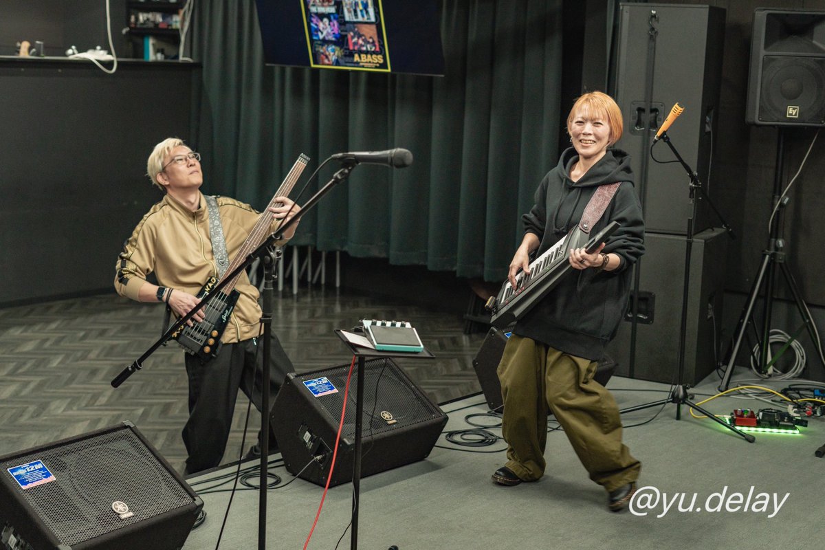 yu_delay's tweet photo. 2025.11.24 『BassDayVol.17』@ AMAGASAKI BASS
「NEW ArT DUB」さんを撮影📸
お二人の仲の良さが存分に伝わるであろうリハのお写真。ずっと同じ動きばっかりしててかわいいです☺︎
@NEWArTDUBJP
@jiro_NAD_
@nadyurico
#カメラマン #フォトグラファー #ライブ #ライブカメラマン #newartdub https://t.co/iiaahWTChk