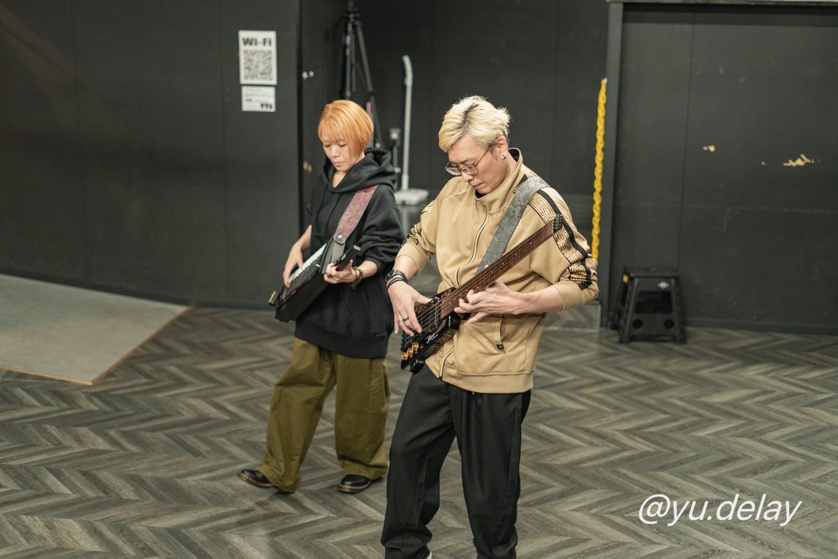 yu_delay's tweet photo. 2025.11.24 『BassDayVol.17』@ AMAGASAKI BASS
「NEW ArT DUB」さんを撮影📸
お二人の仲の良さが存分に伝わるであろうリハのお写真。ずっと同じ動きばっかりしててかわいいです☺︎
@NEWArTDUBJP
@jiro_NAD_
@nadyurico
#カメラマン #フォトグラファー #ライブ #ライブカメラマン #newartdub https://t.co/iiaahWTChk