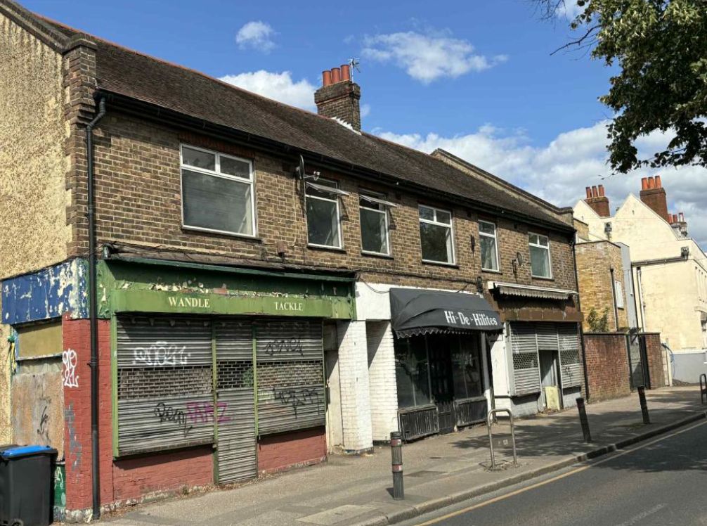 MitchamCrktGrn's tweet image. New plans to replace Church Road parade with houses - these follow rejection of last effort by @merton_council in May

planning.merton.gov.uk/MVM/Online/DMS…