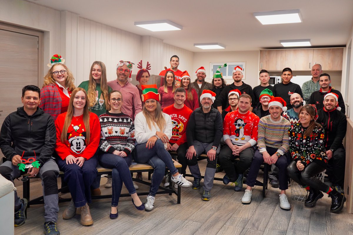 rb_componentes's tweet photo. 🎄✨ En RB Componentes no solo los recambios están a la altura… las personas también.
Este es el equipo que lo hace posible cada día.
Os deseamos unas Felices Fiestas y un 2026 lleno de energía, retos y buenos momentos. https://t.co/N7wawEMxRF
